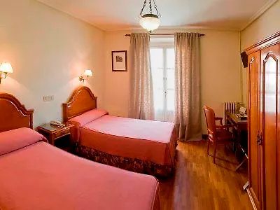 Hotell Asturias 4*